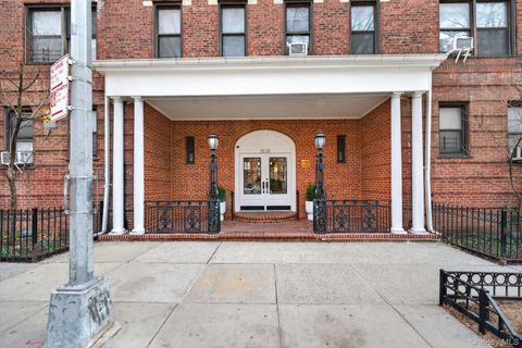 Homes For Sale - 3535 75th Street #524<br/> Queens County, Jackson Heights, NY 11372