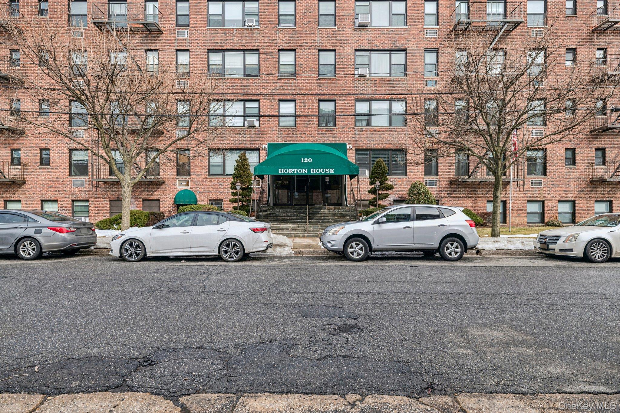 120 Horton Highway #12D, Mineola NY 11501