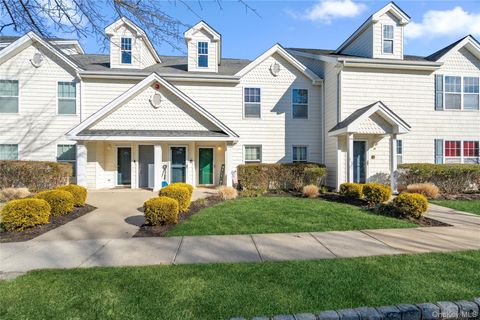 Homes For Sale - 138 Brattle Circle<br/> Melville, NY 11747