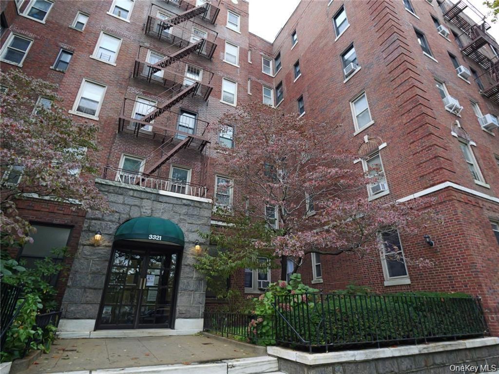 Photo of 3321 Bruckner Boulevard #5J, Bronx, NY 10461 (MLS # 959634)