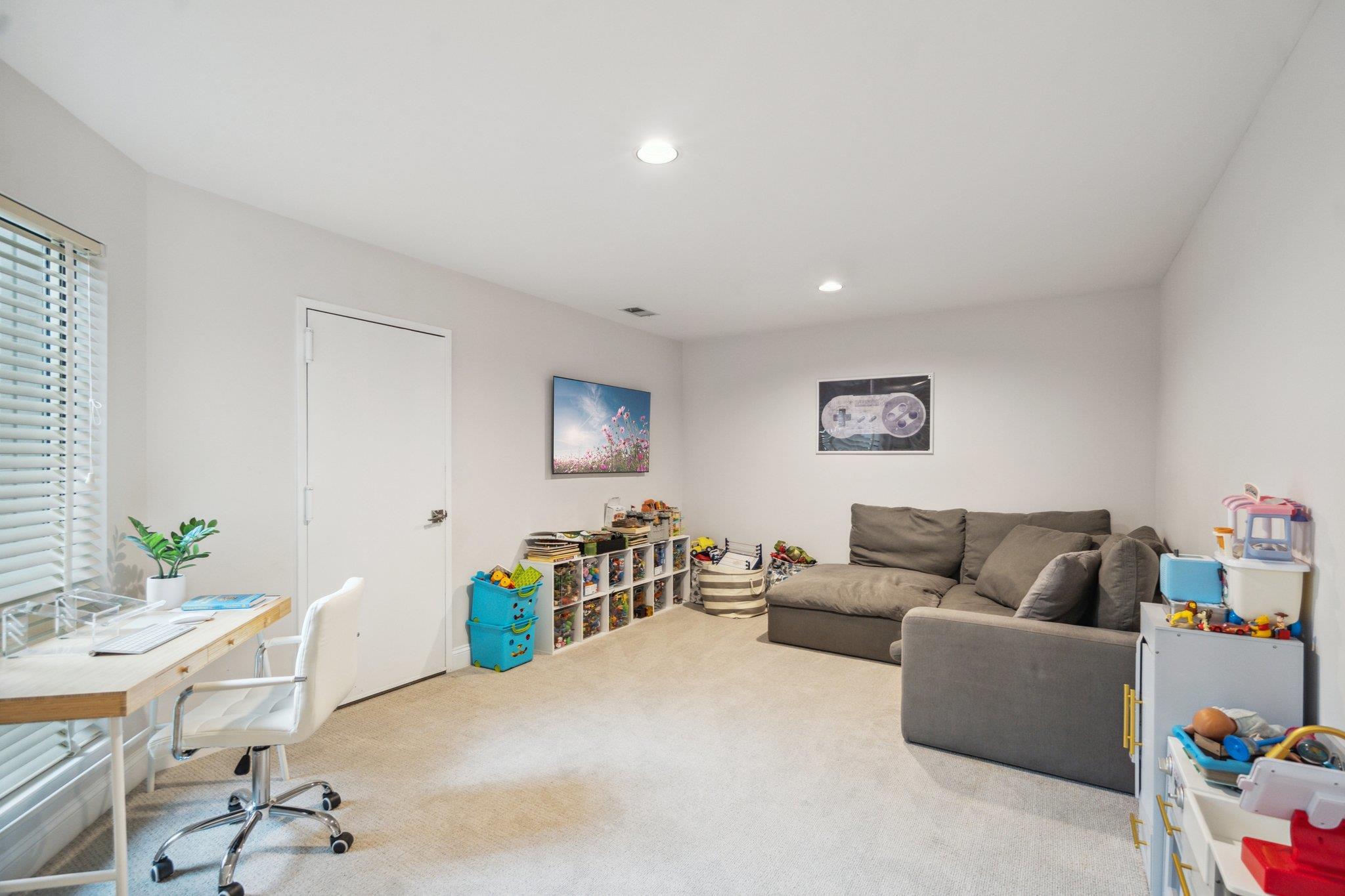 98 Foxwood Drive, Jericho, New York image 14