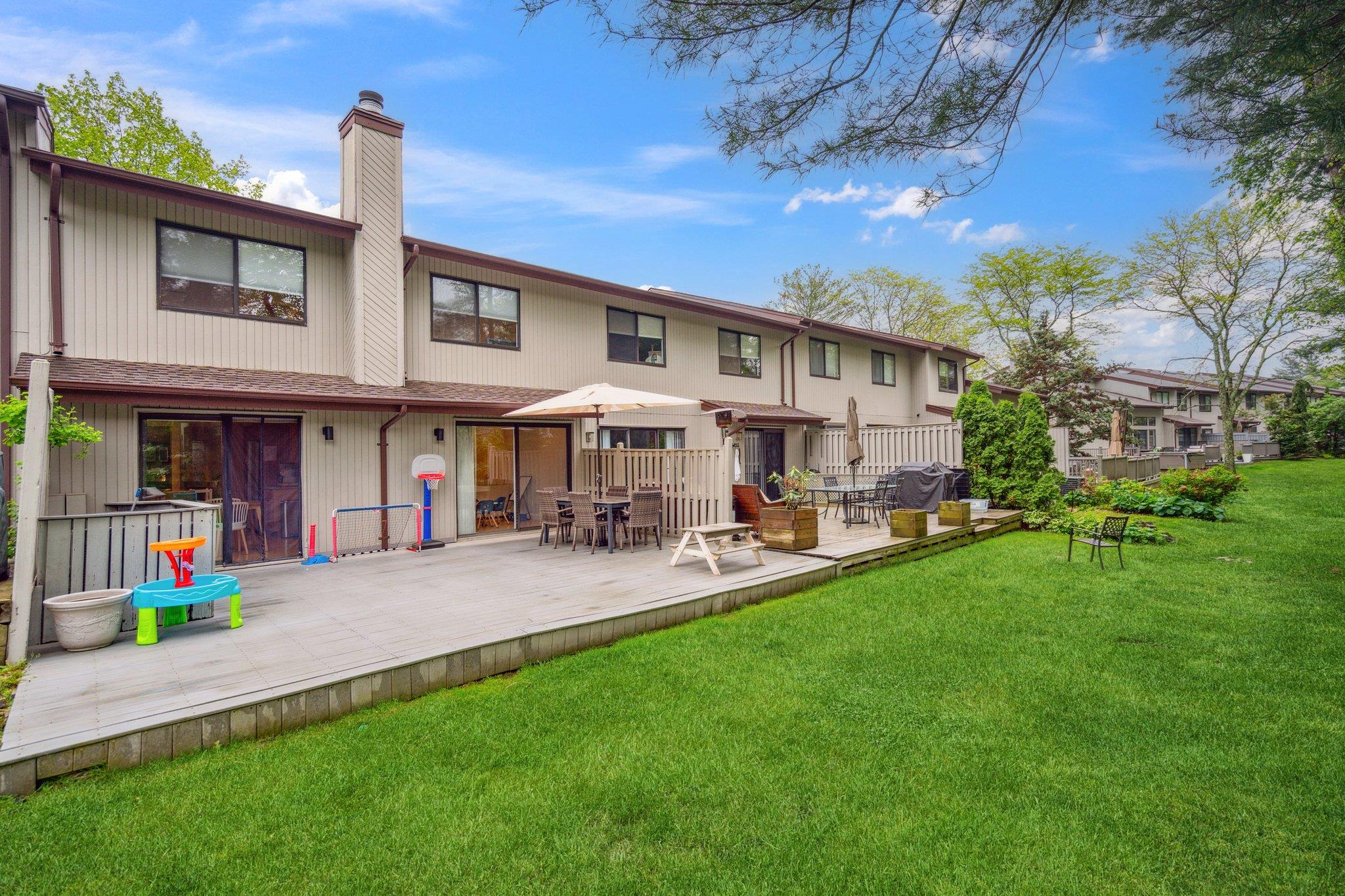 98 Foxwood Drive, Jericho, New York image 26