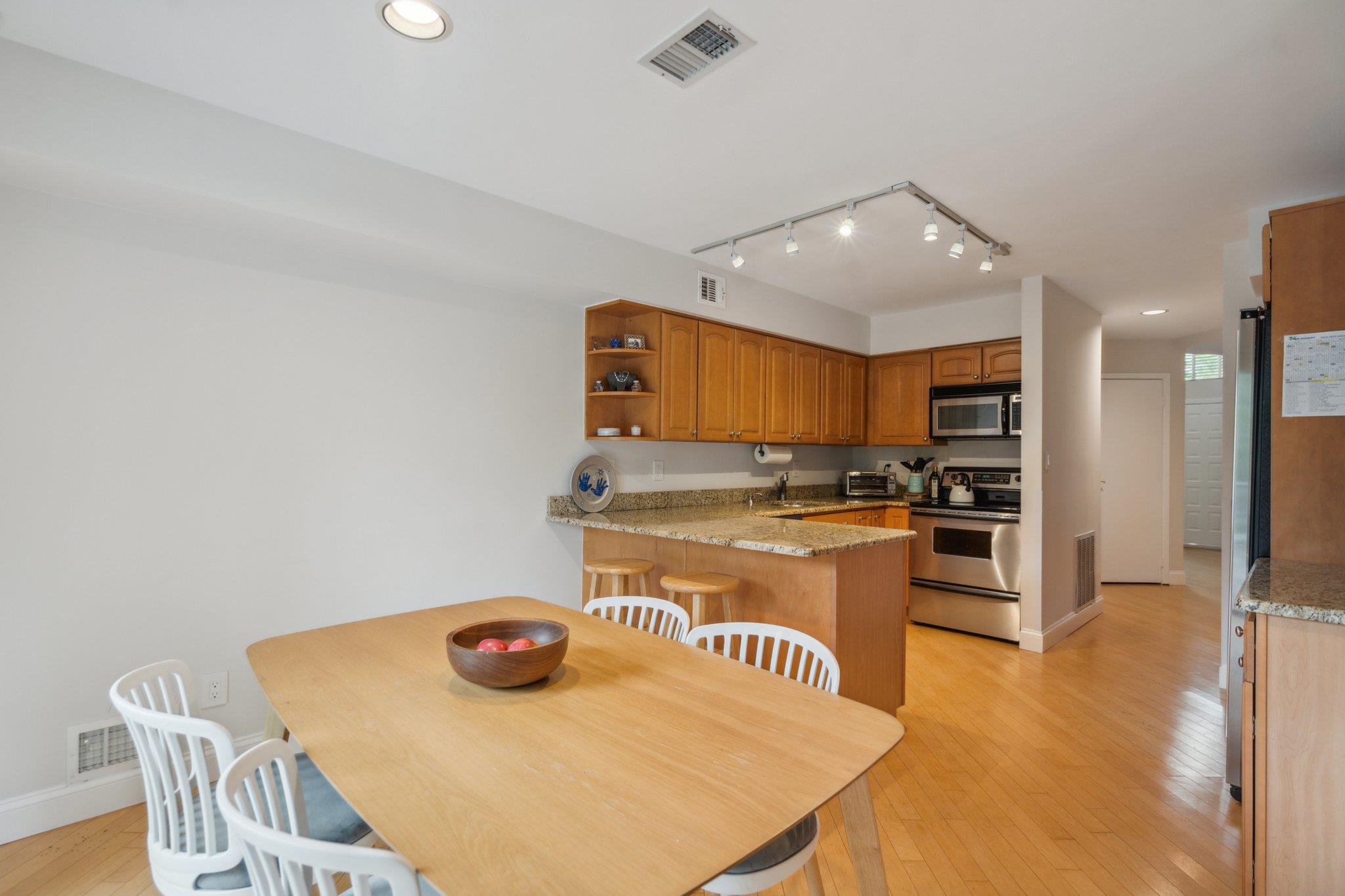 98 Foxwood Drive, Jericho, New York image 9