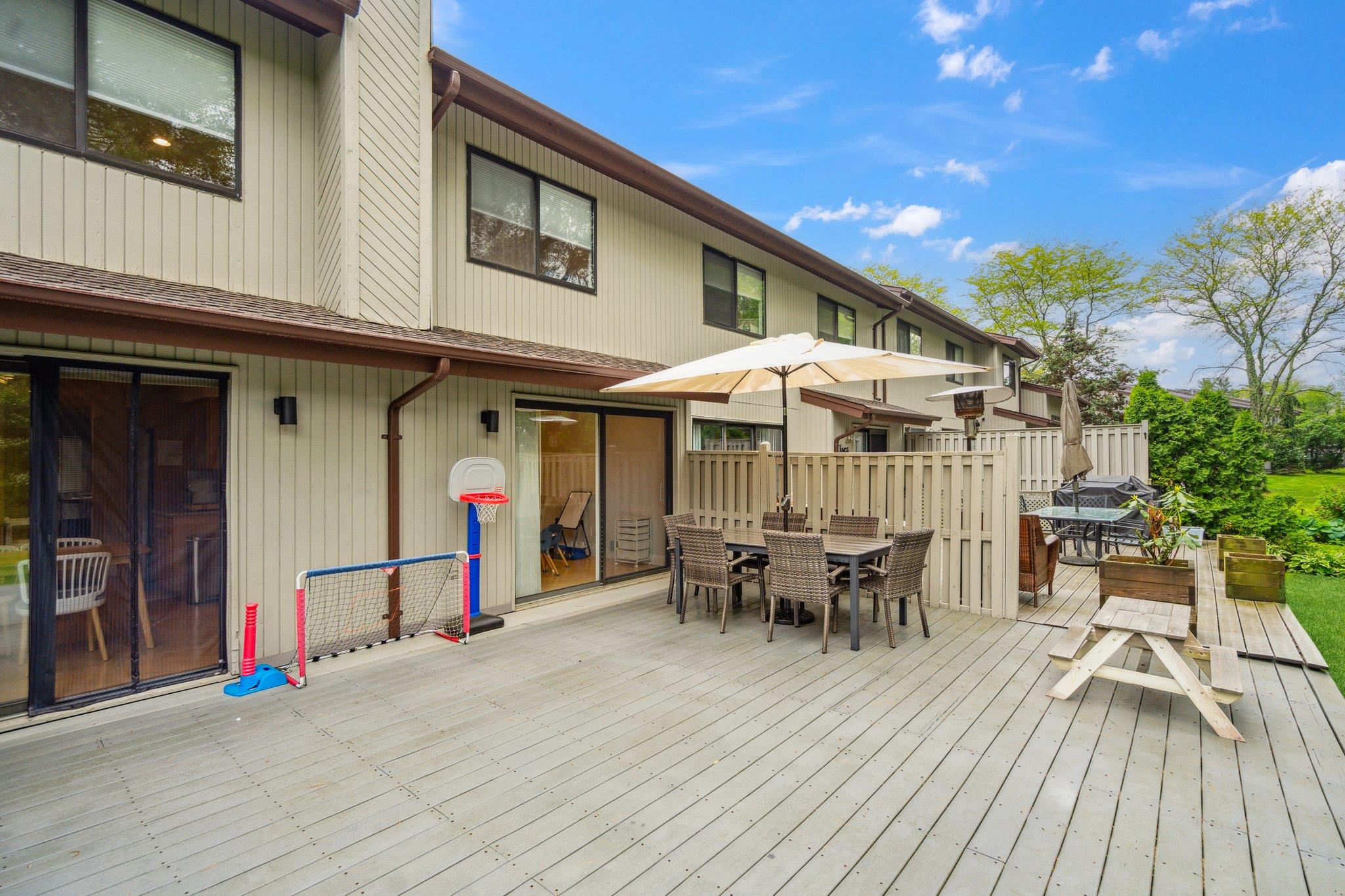 98 Foxwood Drive, Jericho, New York image 24