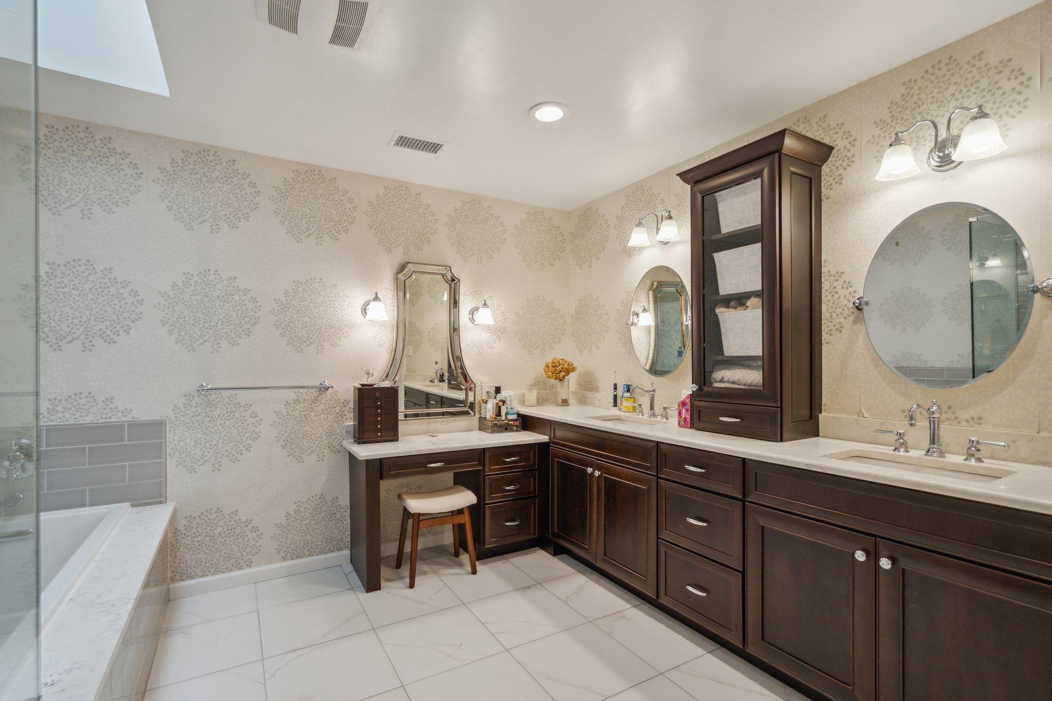 98 Foxwood Drive, Jericho, New York image 19