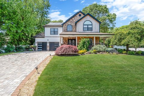 8 Hamilton Place Lake Grove NY 11755