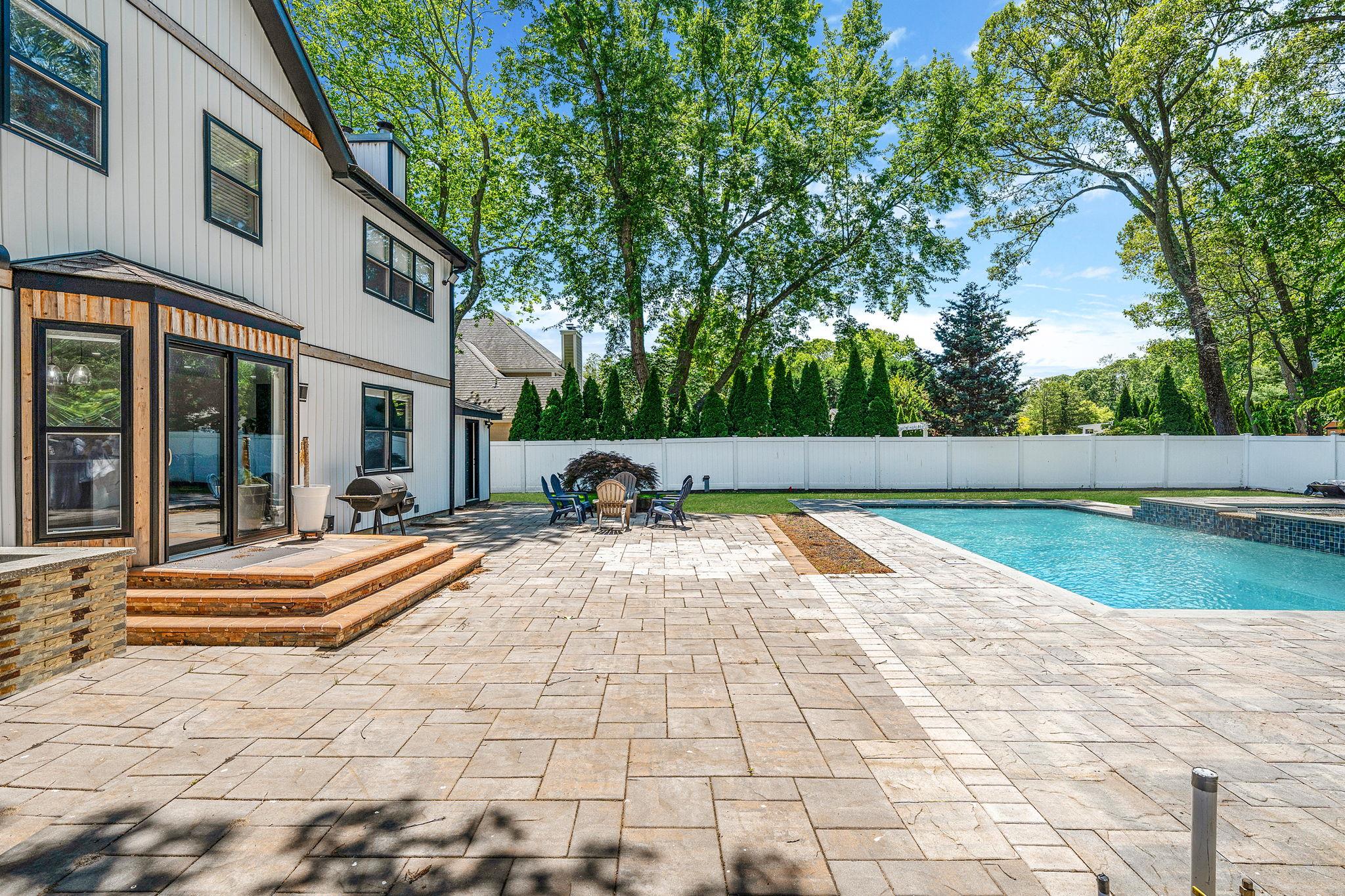8 Hamilton Place, Lake Grove, New York image 40
