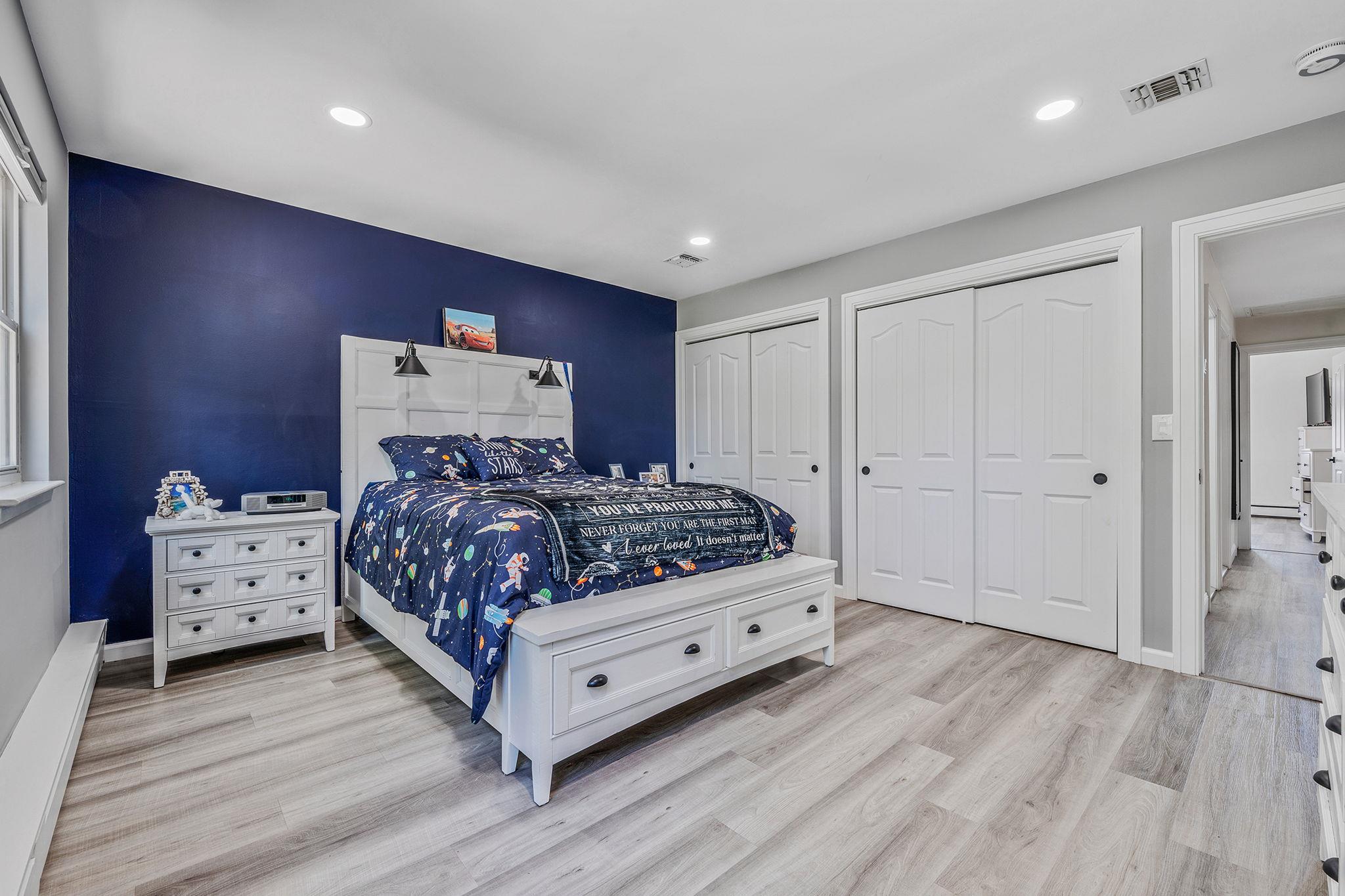 8 Hamilton Place, Lake Grove, New York image 23