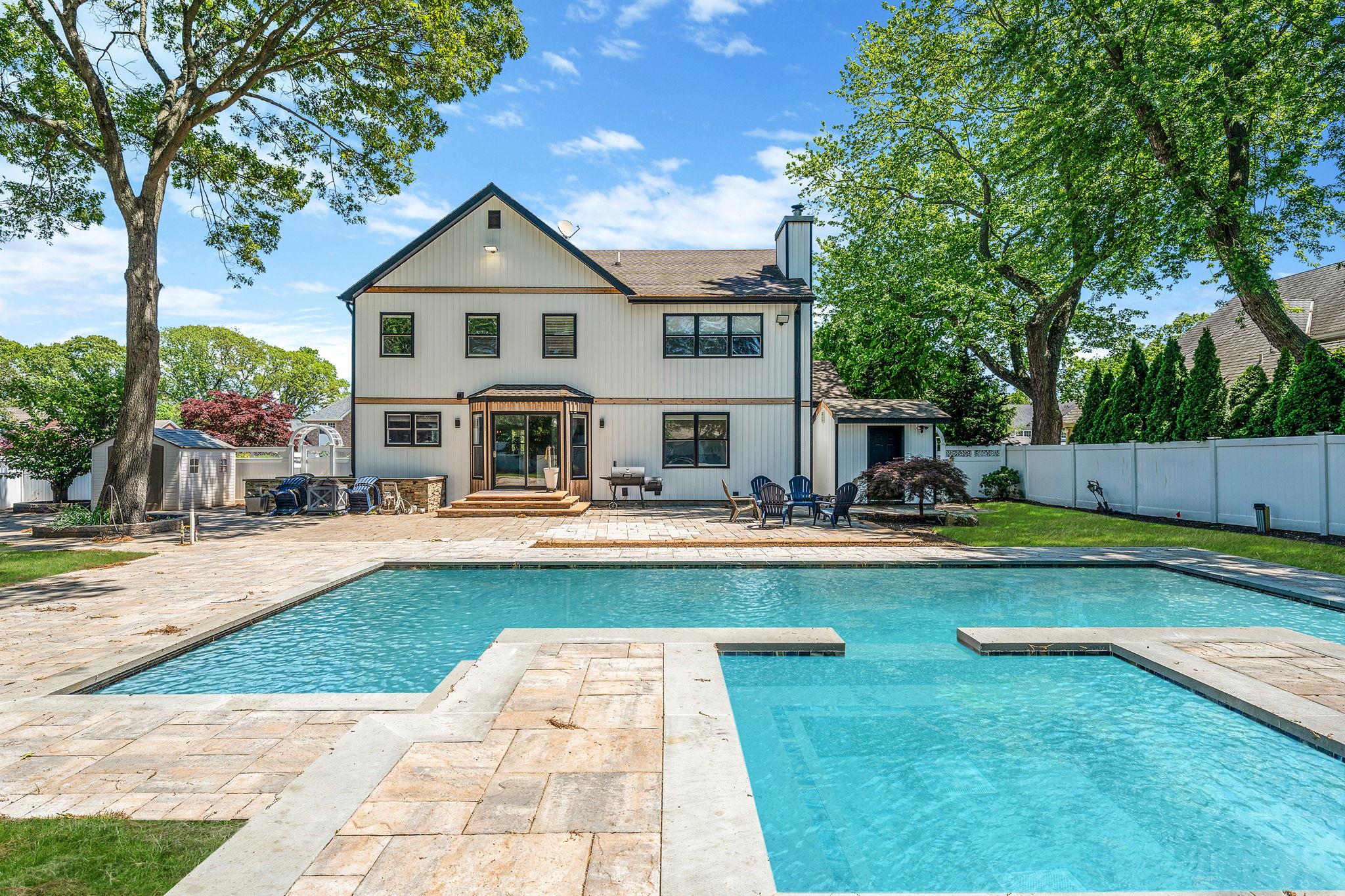 8 Hamilton Place, Lake Grove, New York image 41