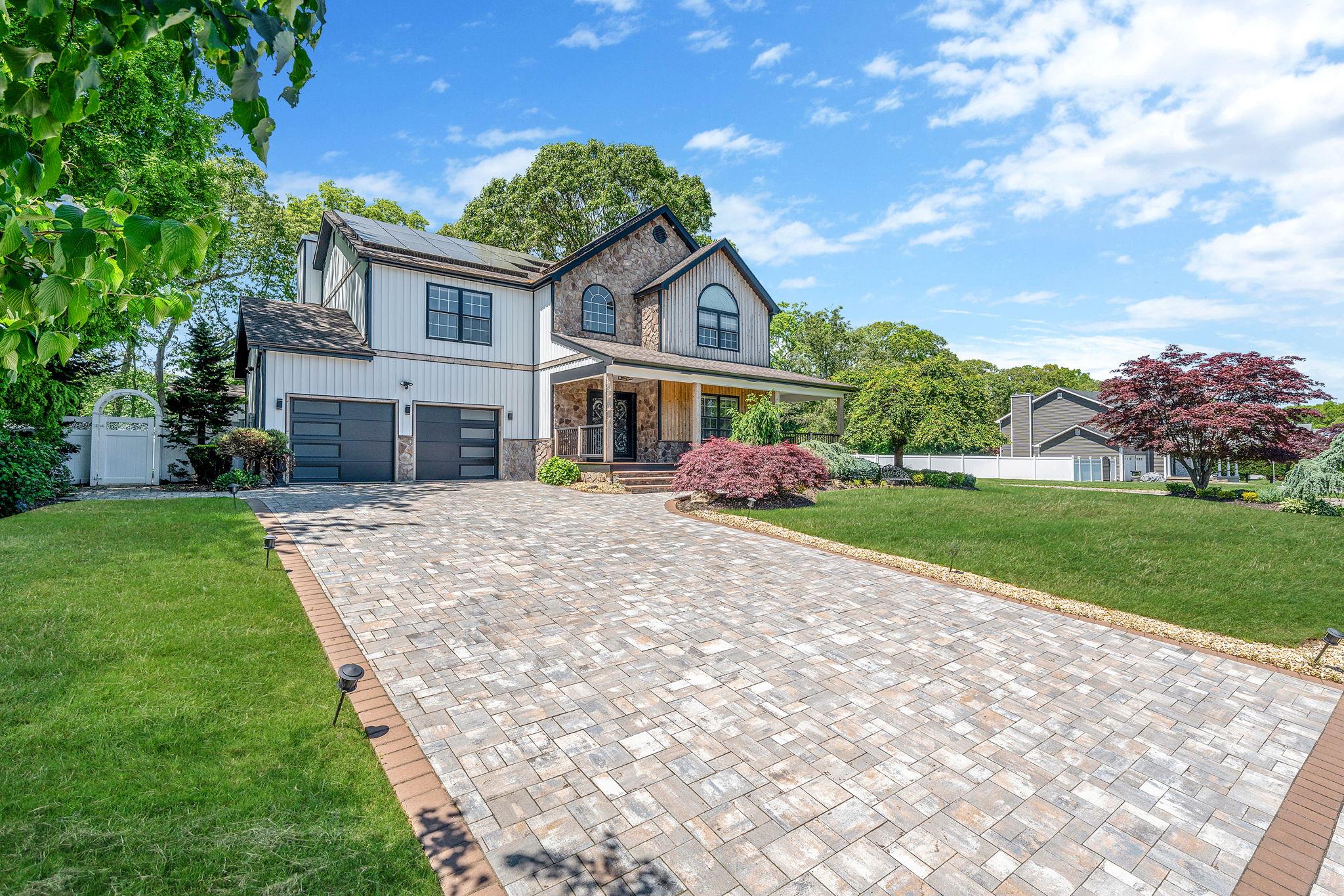 8 Hamilton Place, Lake Grove, New York image 2