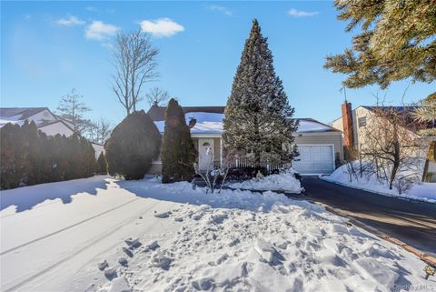 Photo of 44 Seley Drive, North Babylon, NY 11703 (MLS # 959985)
