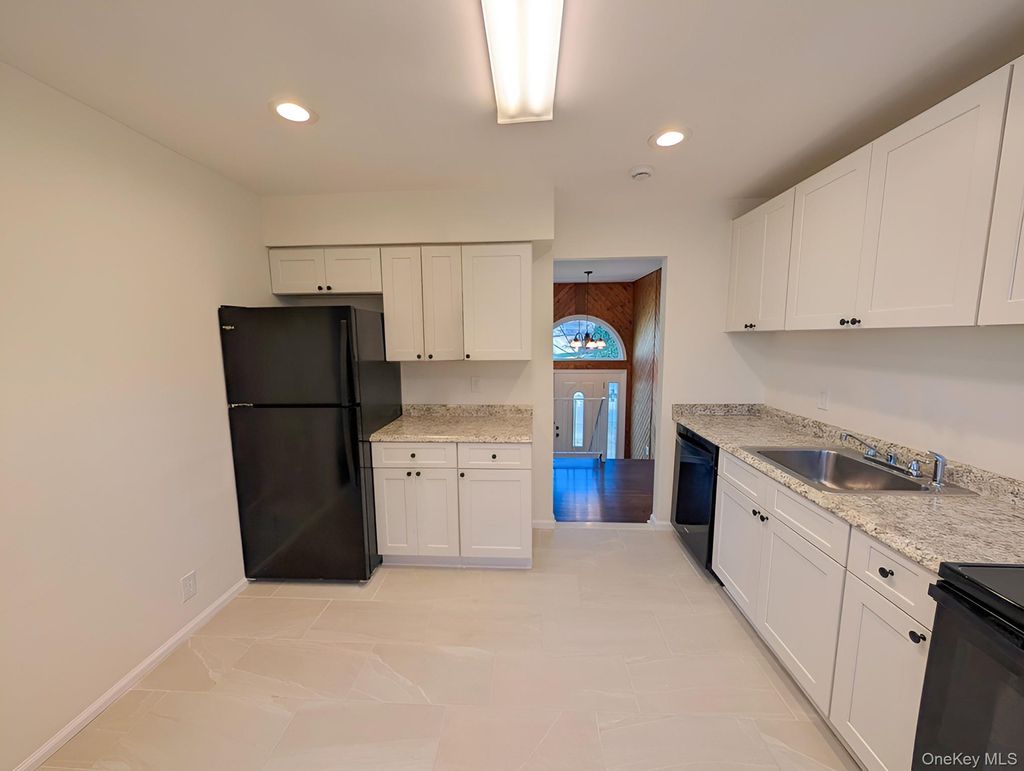 Photo of 562 Westbrook Drive, Cortlandt Manor, NY 10567 (MLS # 941628)