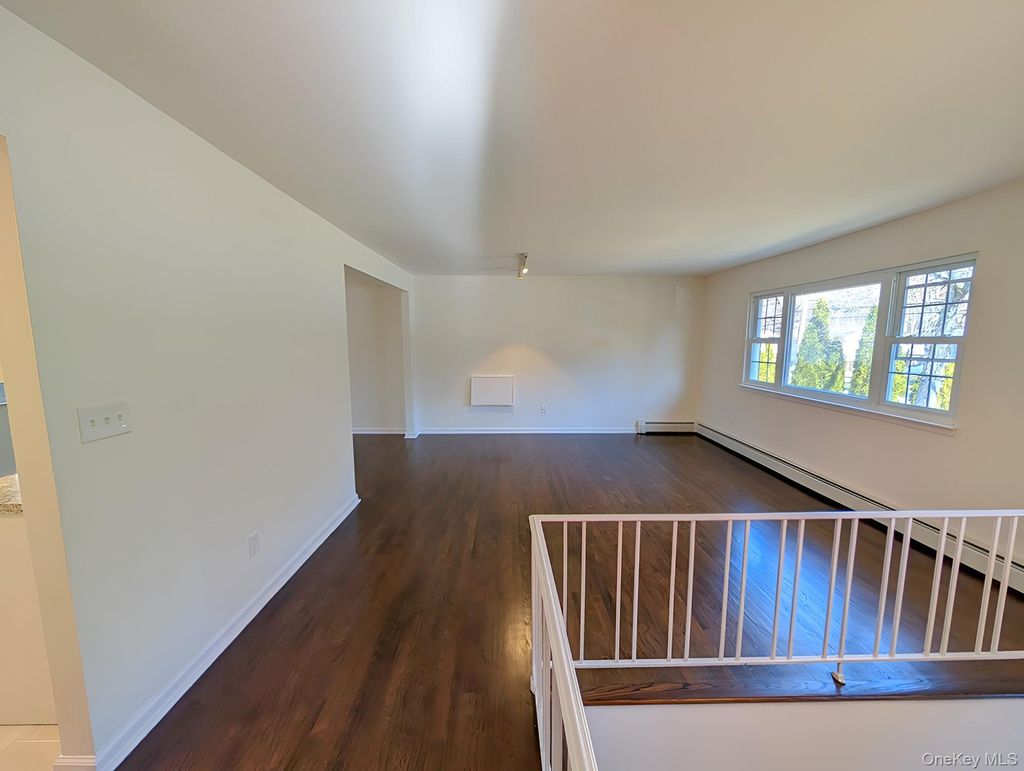 Photo of 562 Westbrook Drive, Cortlandt Manor, NY 10567 (MLS # 941628)