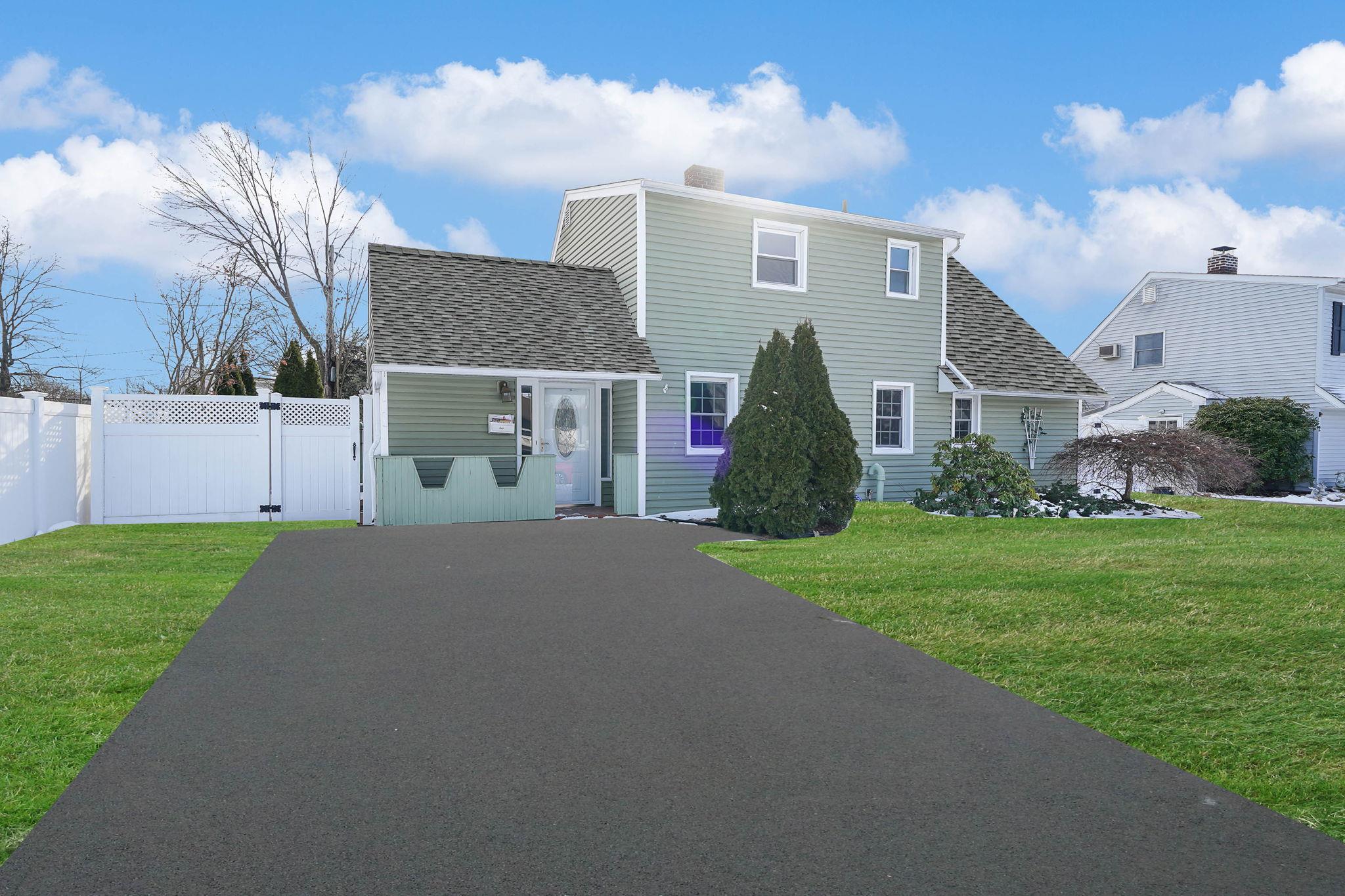 4 South Lane, Levittown, New York image 2