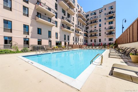Condo For Rent - 100 W Broadway #6W<br/> Long Beach, NY 11561