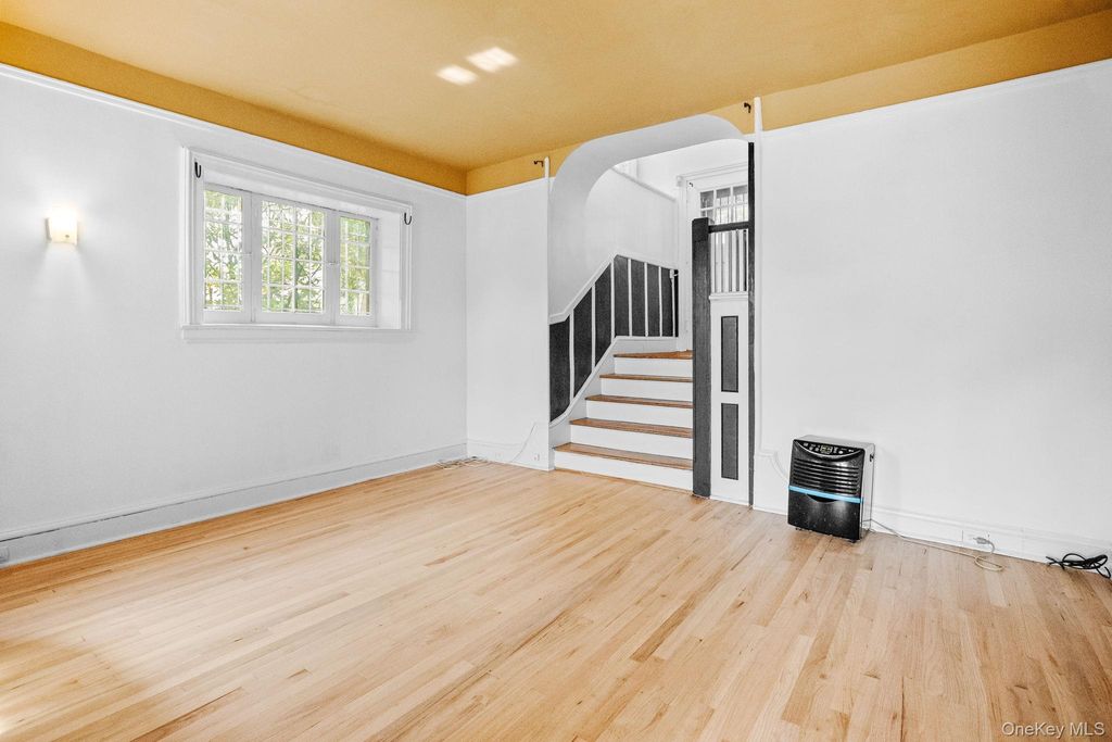 Photo of 72 Hamilton Avenue, New Rochelle, NY 10801 (MLS # 913927)