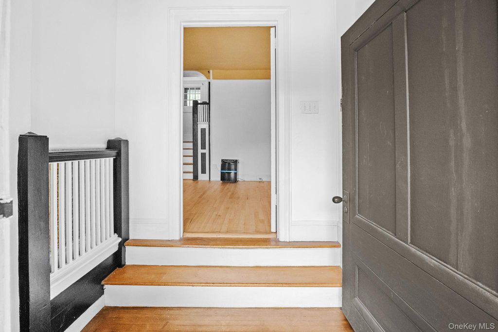 Photo of 72 Hamilton Avenue, New Rochelle, NY 10801 (MLS # 913927)