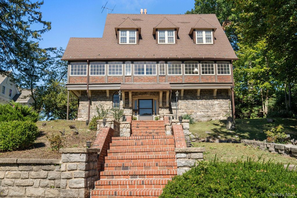 Photo of 72 Hamilton Avenue, New Rochelle, NY 10801 (MLS # 913927)