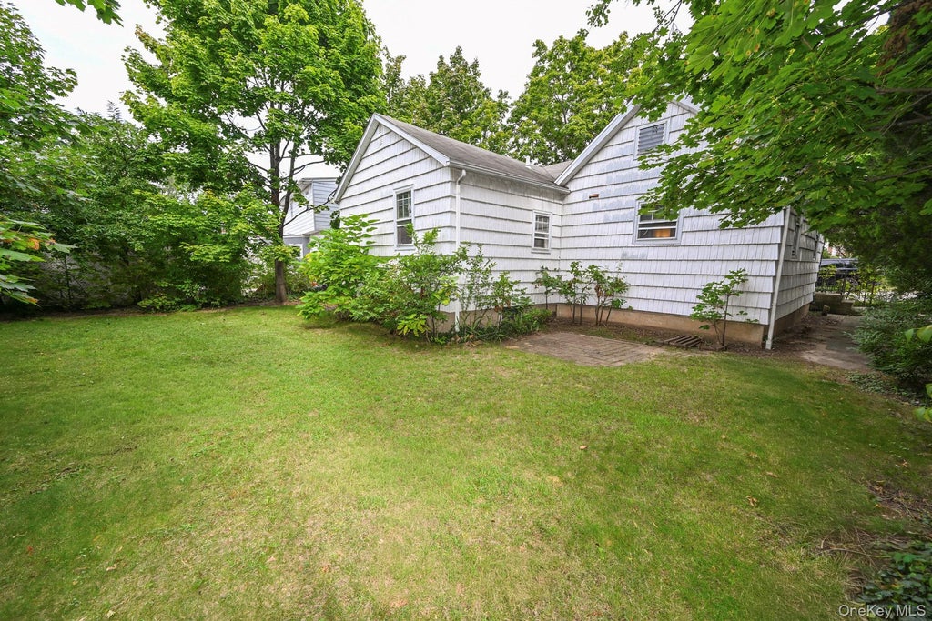 Photo of 41 Porter Street, Elmont, NY 11003 (MLS # 1050566)