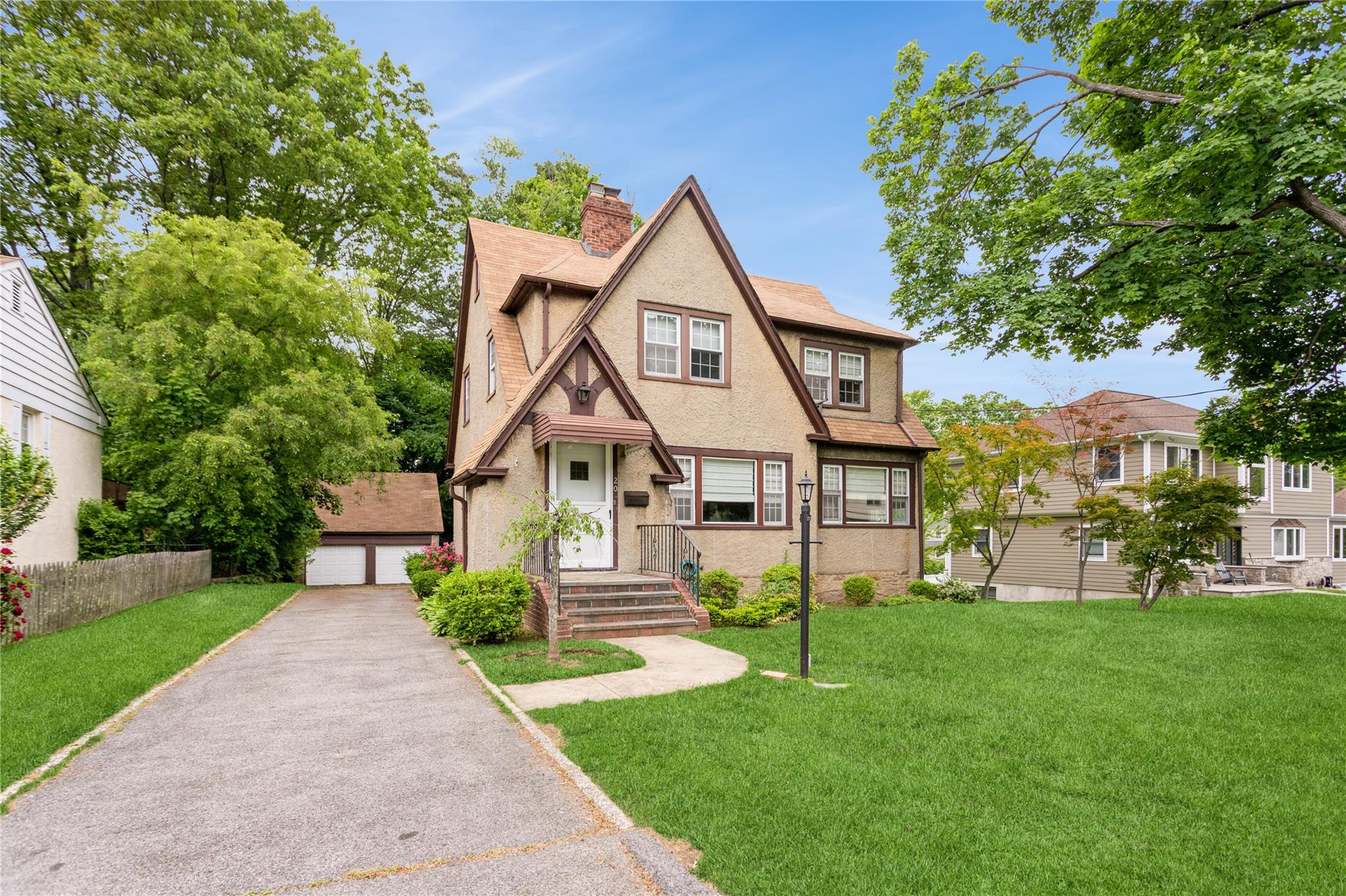 20 Harding Drive, New Rochelle, New York image 2