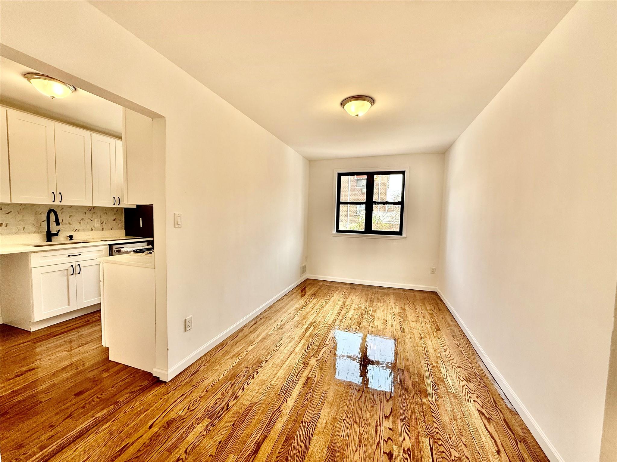 1031 E 215th St, Bronx, Ny