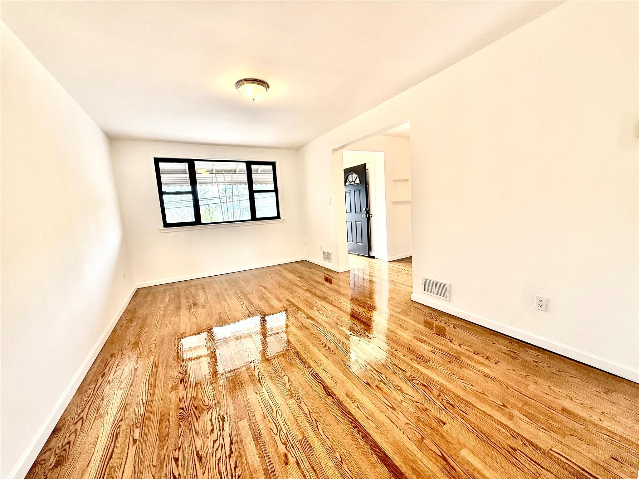 1031 E 215th St, Bronx, Ny