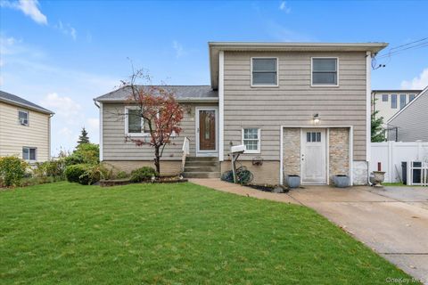 Photo of 26 Cheshire Road, Inwood, NY 11096 (MLS # 928601)