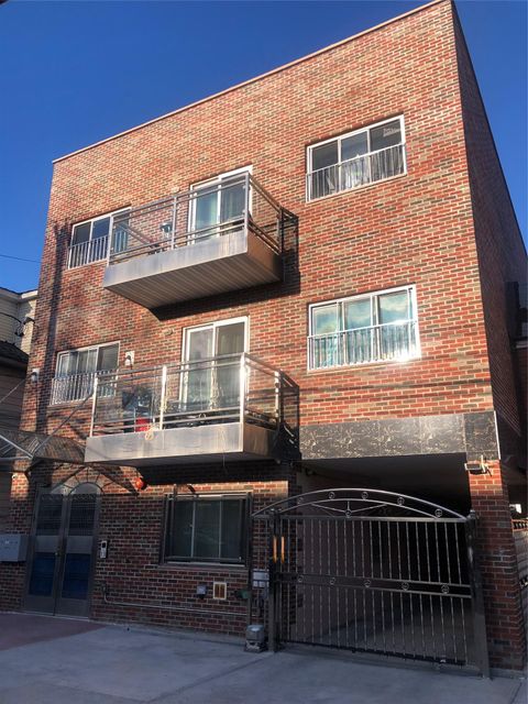 51-05 JUNCTION Elmhurst NY 11373