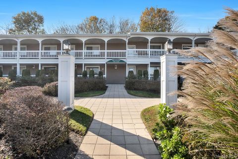 Photo of 62 Canoe Place Road #513/5, Hampton Bays, NY 11946 (MLS # 940005)