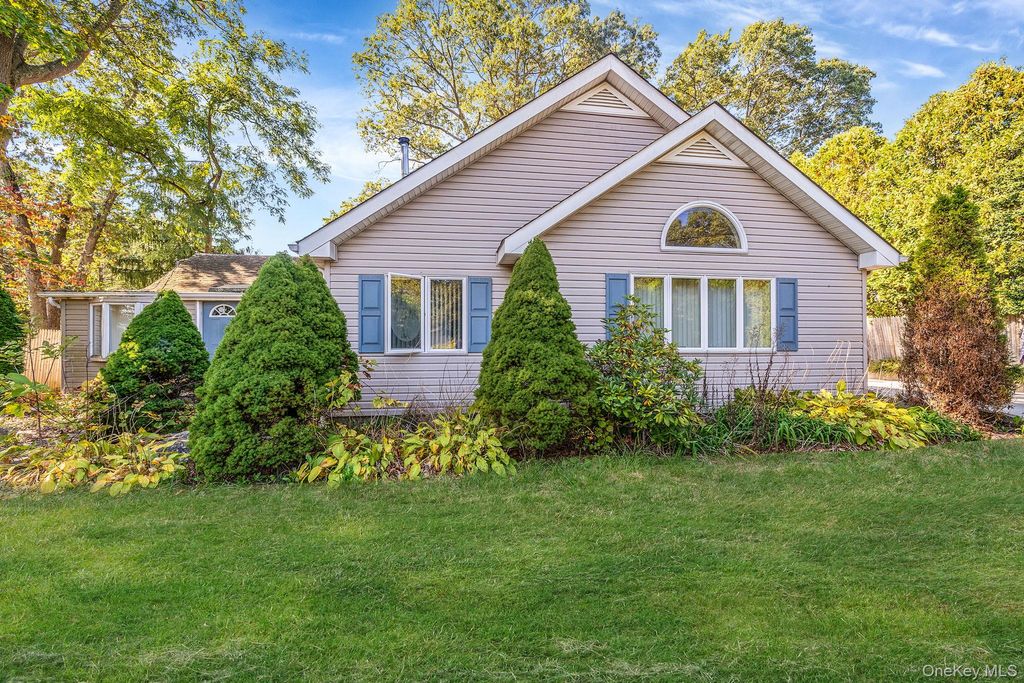 Photo of 6 Sound Beach Boulevard, Sound Beach, NY 11789 (MLS # 921415)