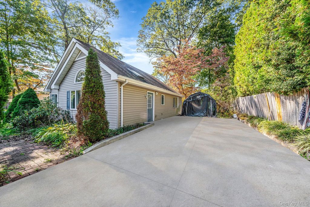 Photo of 6 Sound Beach Boulevard, Sound Beach, NY 11789 (MLS # 921415)