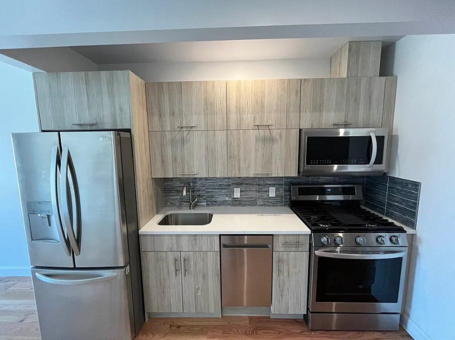 Rental Property at 21 Street St 6 Fa, Astoria, Queens, NY - Bedrooms: 1 
Bathrooms: 1 
Rooms: 3  - $3,200 MO.
