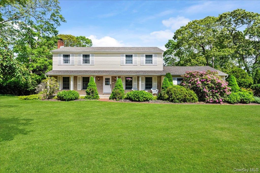 Photo of 15 Oak Lane, Hampton Bays, NY 11946 (MLS # 960079)
