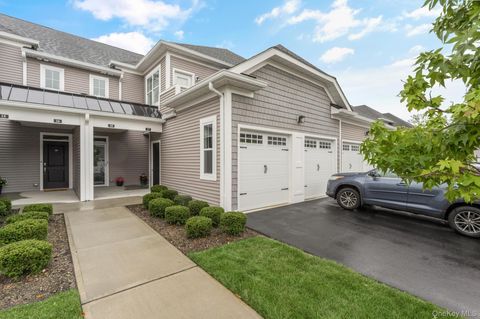 17 Seasons Way 17 Dix Hills NY 11746