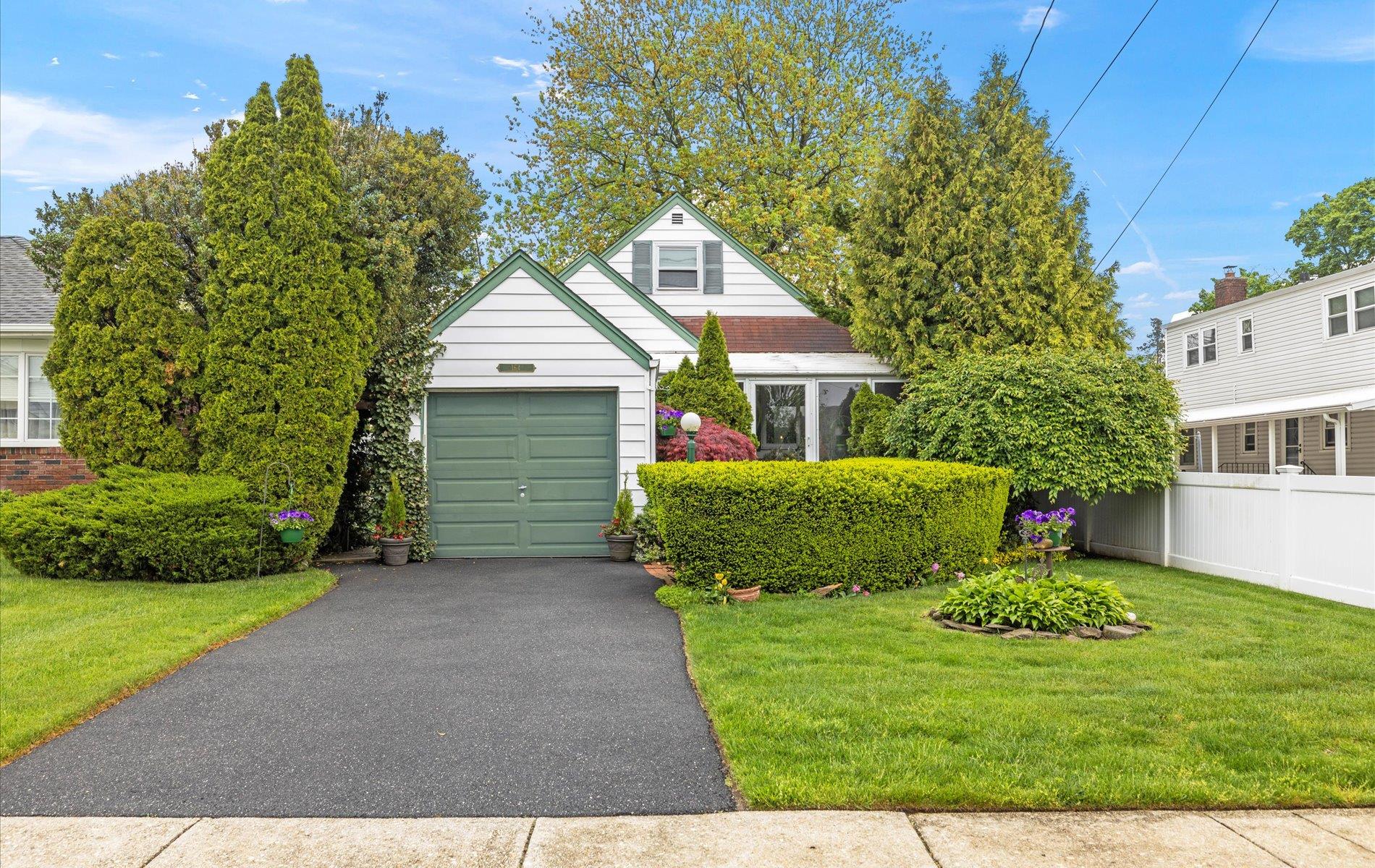 164 New York Ave Ave, West Hempstead, New York image 1
