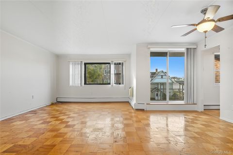 Photo of 100 Clinton Avenue #2J, Mineola, NY 11501 (MLS # 930247) Photo of 100 Clinton Avenue #2J, Mineola, NY 11501 (MLS # 930247)