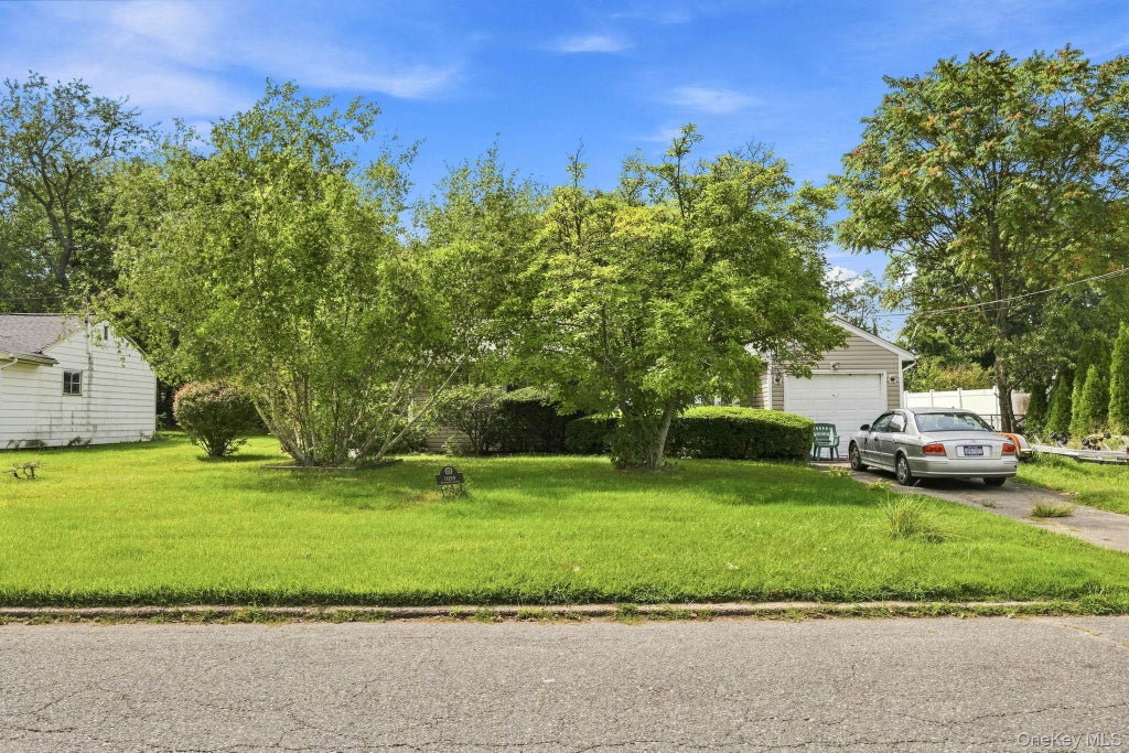 Photo of 1058 Bay Shore Avenue, Bay Shore, NY 11706 (MLS # 1064941)