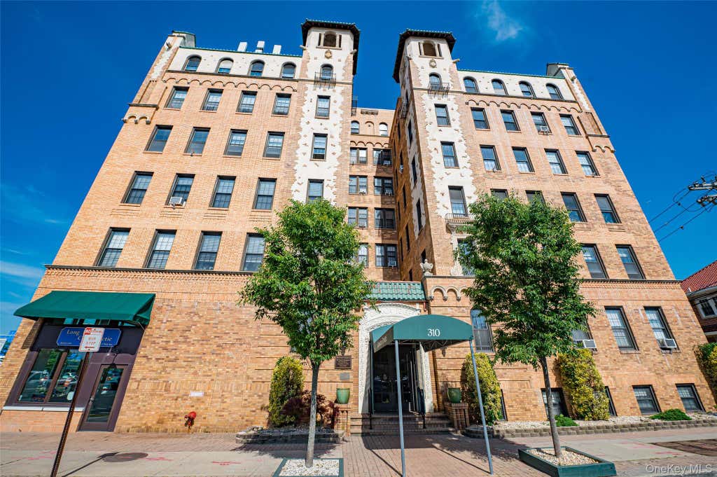 Photo of 310 Riverside Boulevard #3i, Long Beach, NY 11561 (MLS # 1014210)