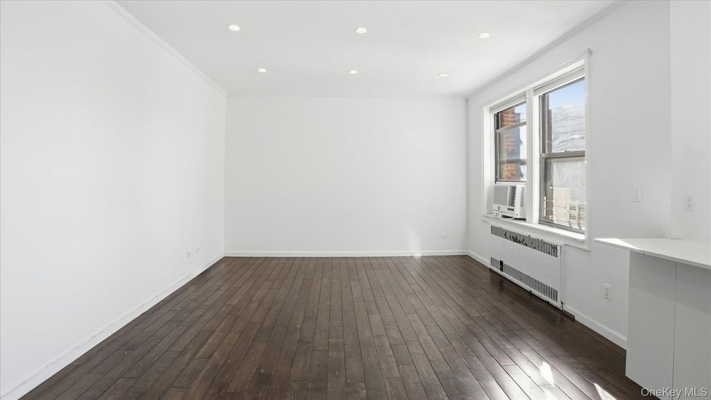 Photo of 21 Barstow Road #6C, Great Neck, NY 11021 (MLS # 958969)