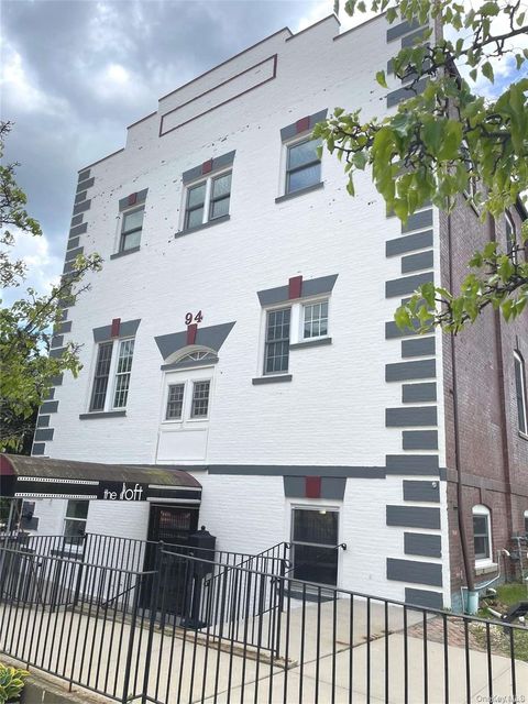 94 4th Avenue 208 Bay Shore NY 11706