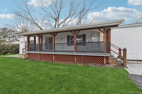 37 Hubbard Ave #5 Riverhead NY 11901