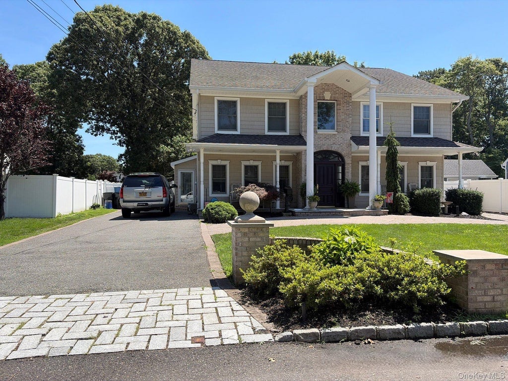 Photo of 1133 Patricia Avenue, West Islip, NY 11795 (MLS # 1029025)