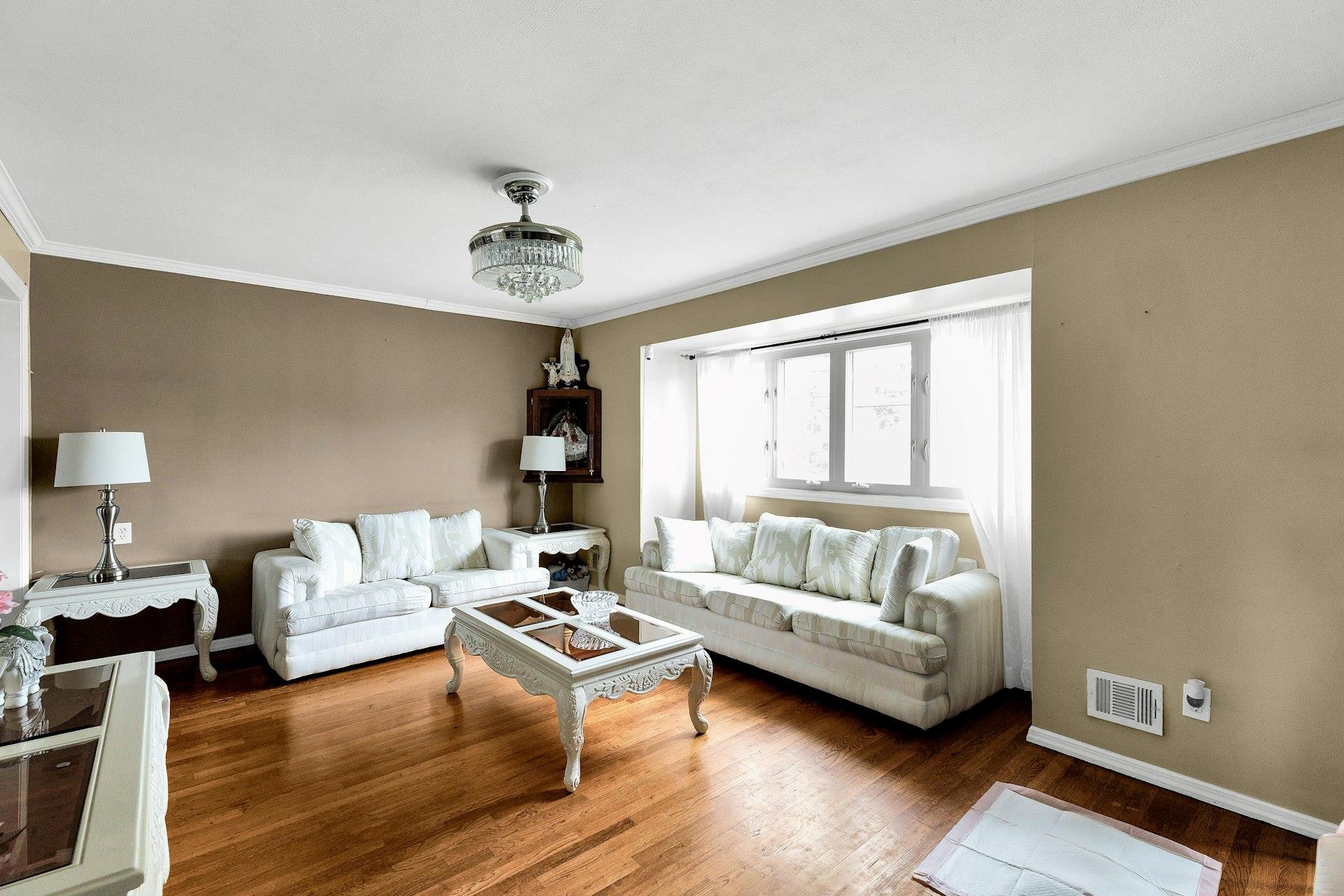 23 Berkeley Avenue, Selden, New York image 2