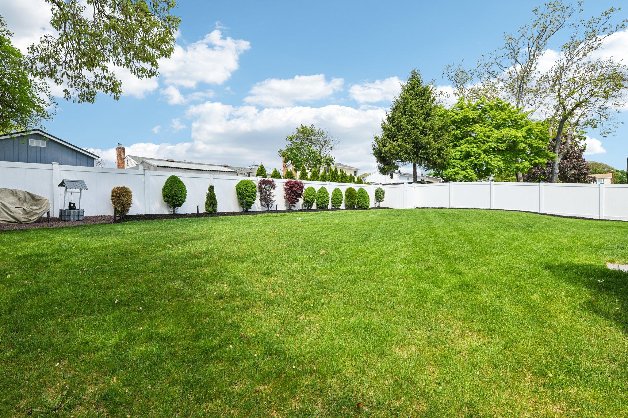 22 Galaxie Lane, Selden, New York image 37