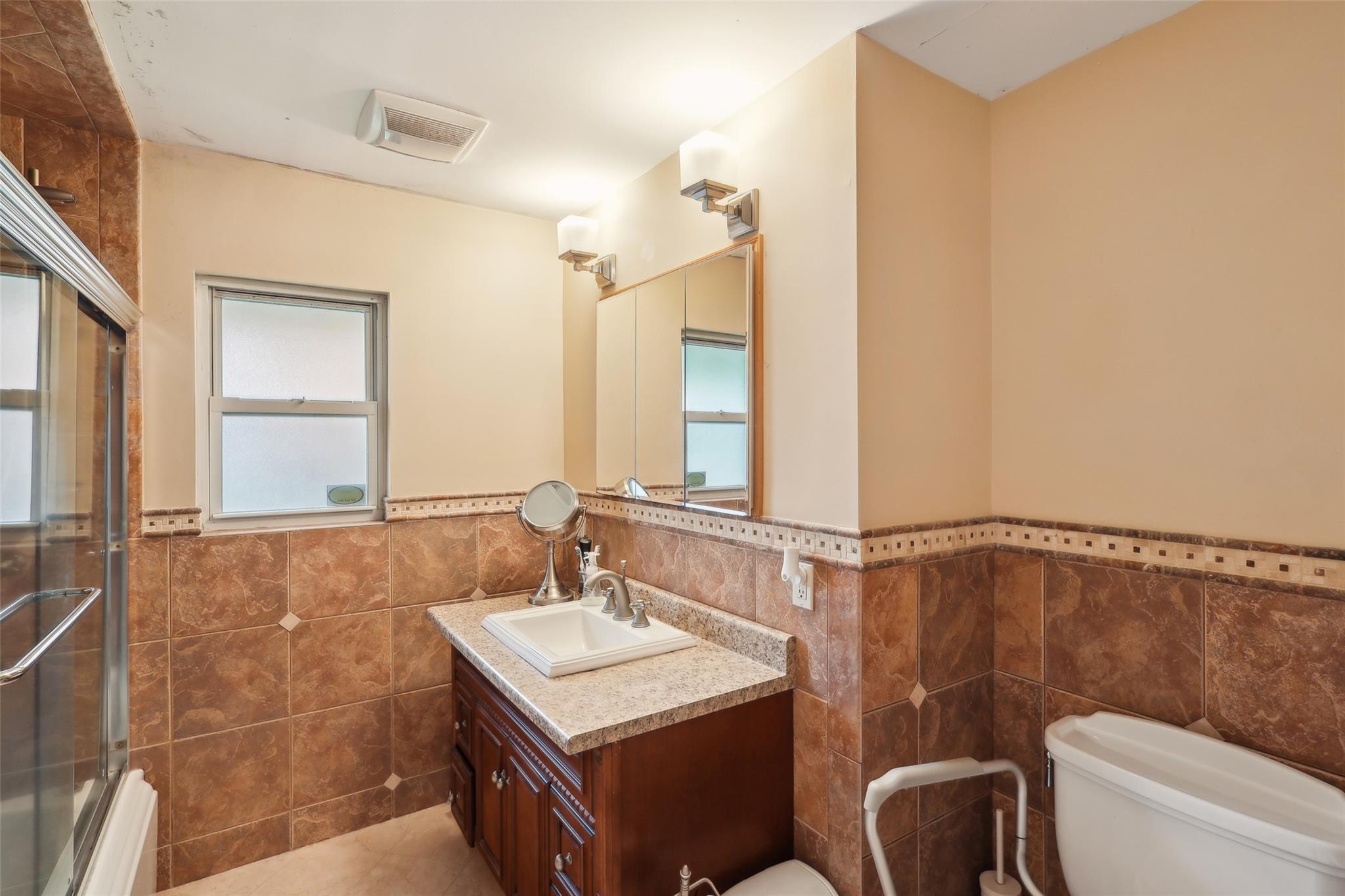 717 The Plain Road, Westbury, New York image 18