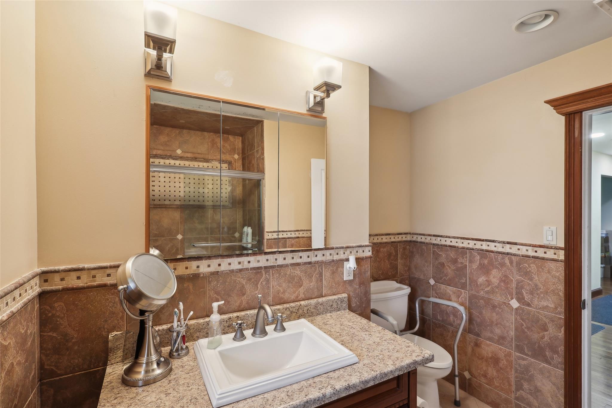 717 The Plain Road, Westbury, New York image 19