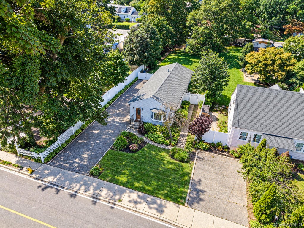 Photo of 182 Commack Road, Deer Park, NY 11729 (MLS # 1057621)