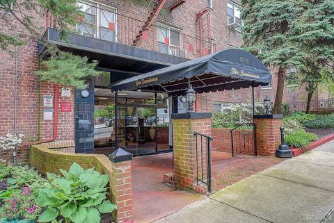 Photo of 67-30 Clyde Street #4P, Forest Hills, NY 11375 (MLS # 952562)