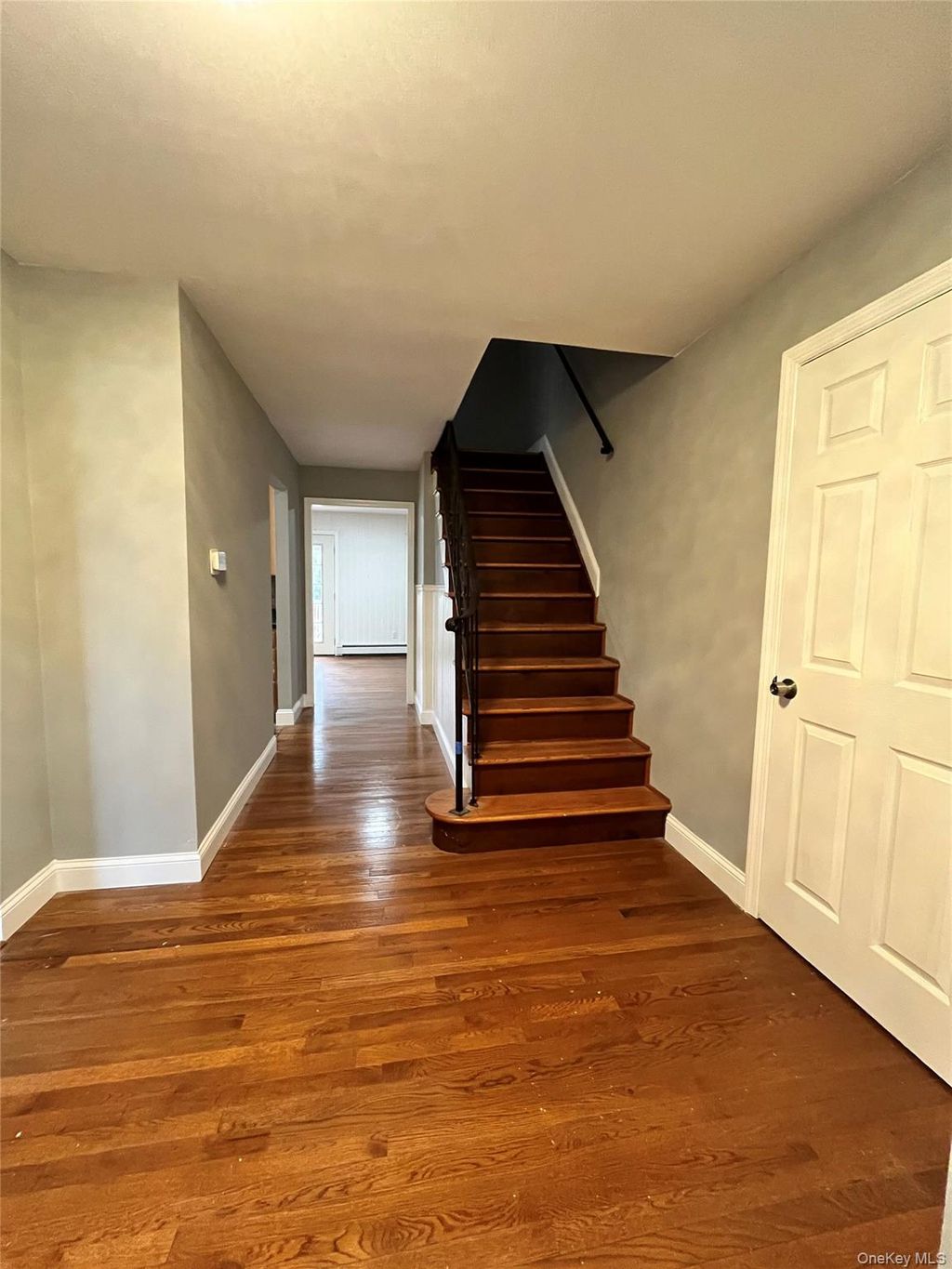 Photo of 100 Lexington Avenue, Holbrook, NY 11741 (MLS # 950530)