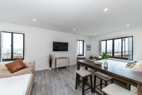 Apartment For Rent - 100 W Broadway #1H<br/> Nassau County, Long Beach, NY 11561